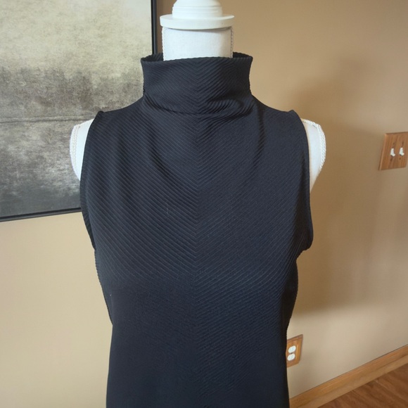 Athleta Black Sleeveless Women's Top! Beautiful - Picture 2 of 8
